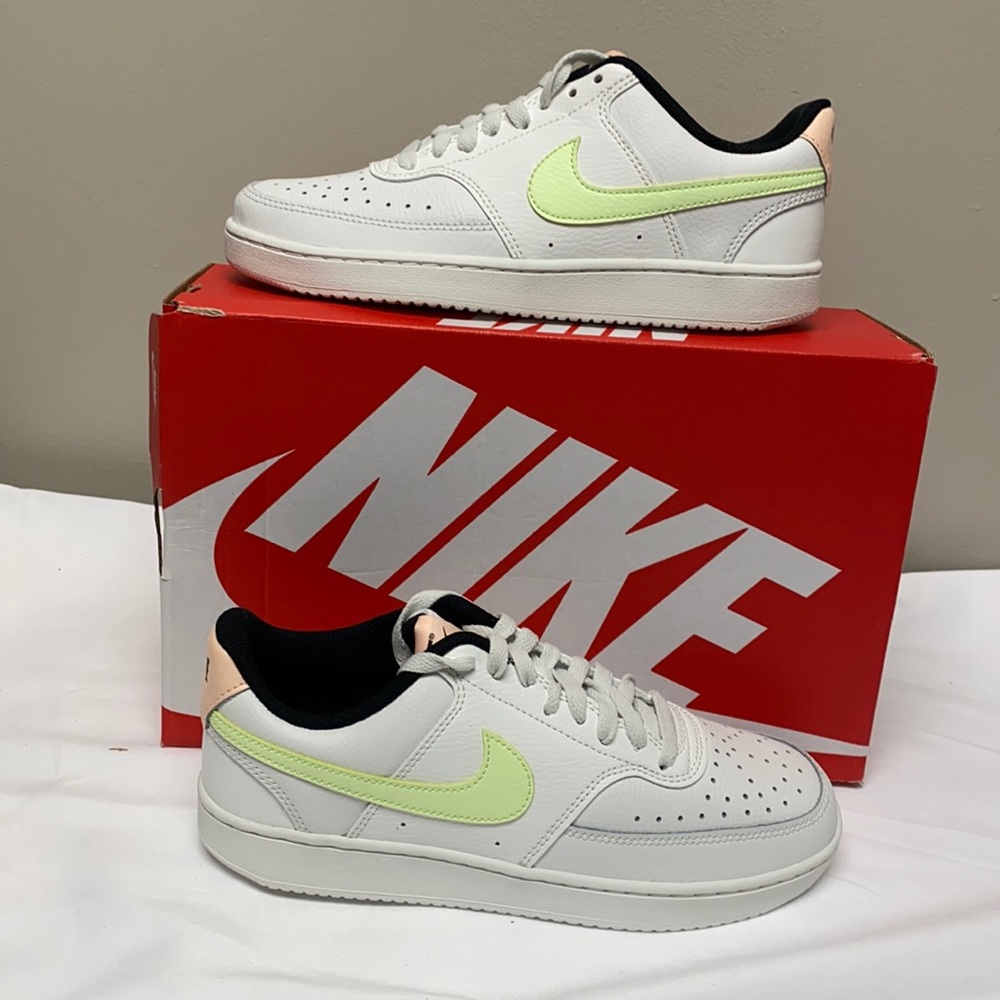 COPY - WOMENS NIKE COURT VISION LOW SIZE 9